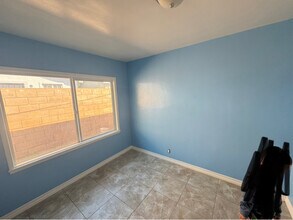 735 Ramona Ave N in San Bernardino, CA - Foto de edificio - Building Photo