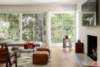 2410 Nichols Canyon Rd in Los Angeles, CA - Building Photo - Building Photo