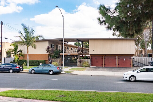 Spondee Apartments in Lakewood, CA - Building Photo - Building Photo