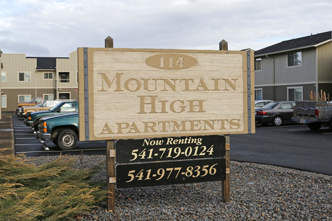 Mountain High Apartments in Sisters, OR - Building Photo - Building Photo