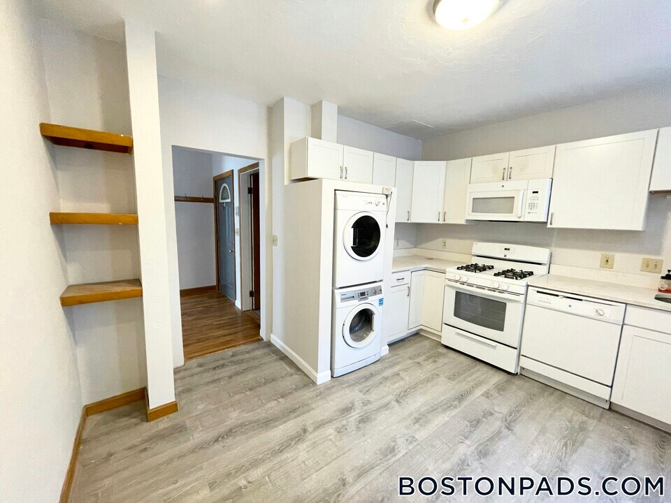 259 North St in Boston, MA - Building Photo