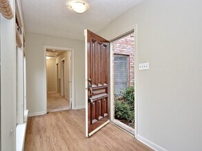 4700 Trail W Dr in Austin, TX - Building Photo - Building Photo