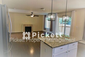 6842 Aquene Loop NE in Bremerton, WA - Building Photo - Building Photo