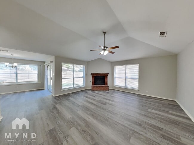 4961 Briar Oaks Ln in Grand Prairie, TX - Building Photo - Building Photo