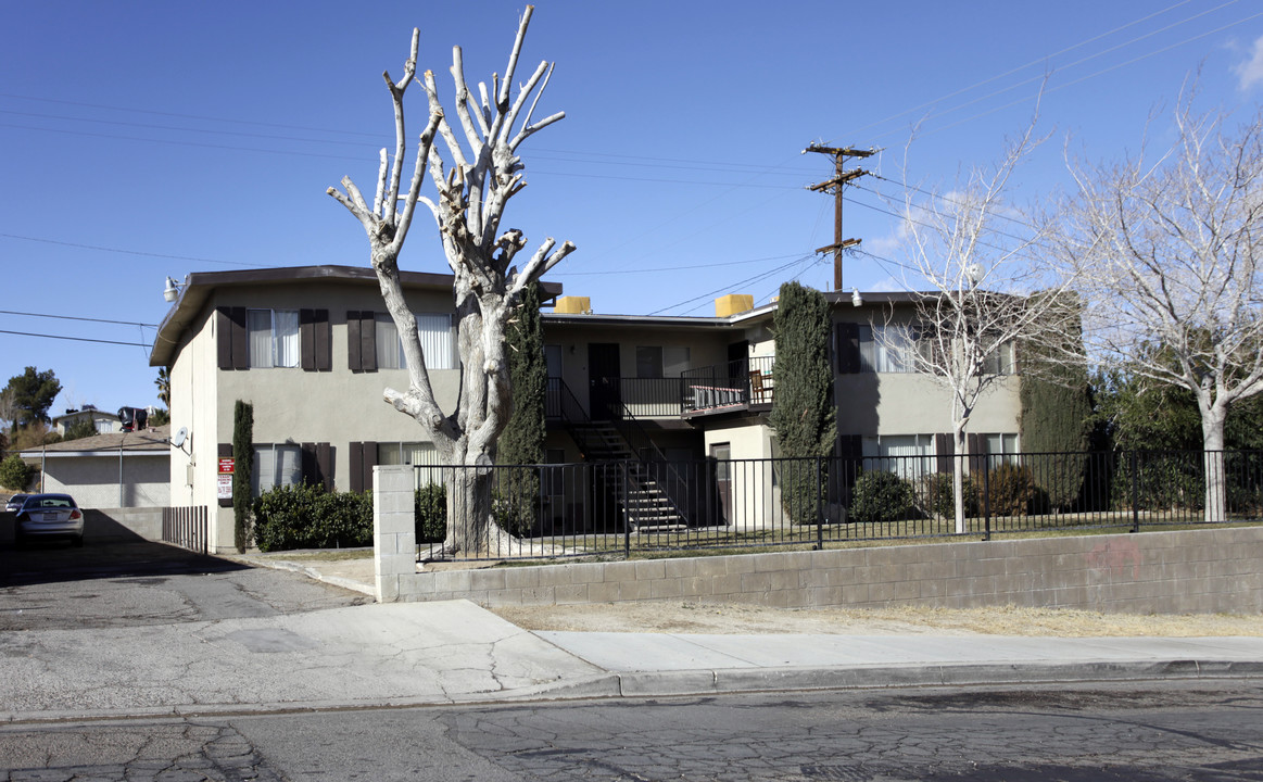 910 Mt Vernon Ln in Barstow, CA - Building Photo