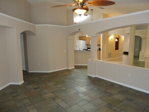 18919 Bellflower Rd in Tampa, FL - Foto de edificio - Building Photo