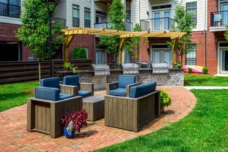 Highland Station in Louisville, KY - Foto de edificio - Building Photo