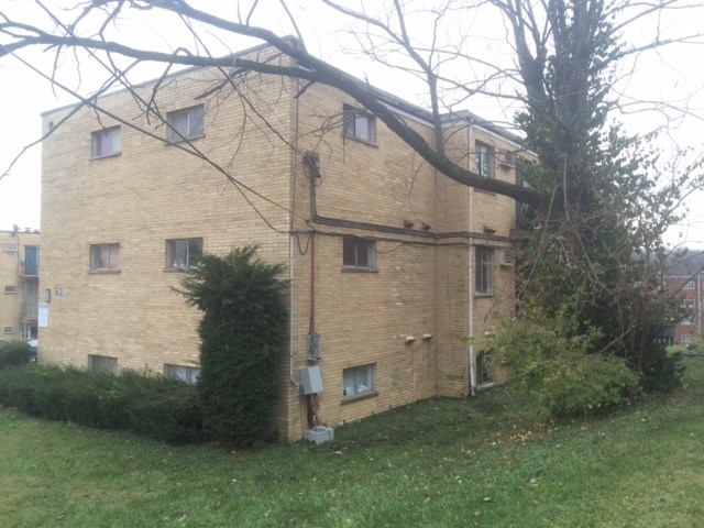 Queen Siena Apartments in Cincinnati, OH - Building Photo