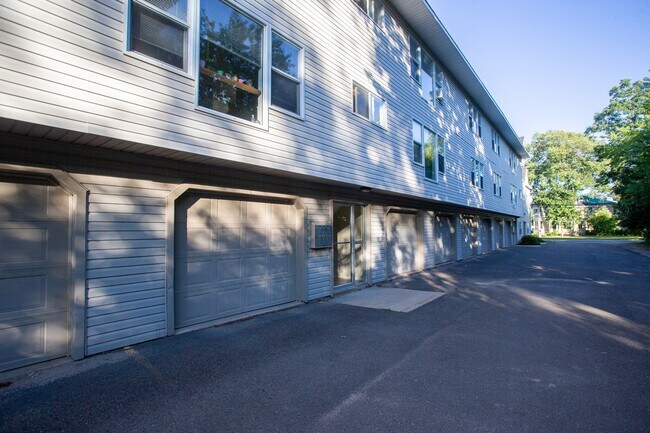 207 Smythe St in Fredericton, NB - Building Photo - Building Photo