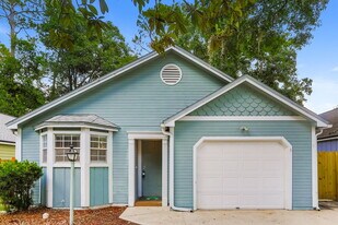 1845 Alberta Ct N in Middleburg, FL - Building Photo