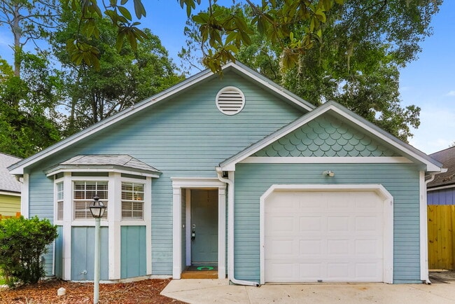 property at 1845 Alberta Ct N