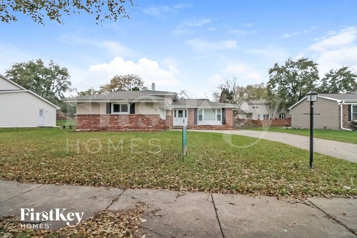 6S124 Lakewood Dr in Naperville, IL - Building Photo
