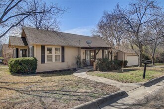 902 W 2nd St in Lampasas, TX - Building Photo - Building Photo