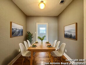 1535 W Woodlawn Ave in San Antonio, TX - Foto de edificio - Building Photo