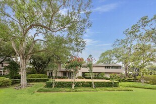 626 Rocky River Rd in Houston, TX - Building Photo