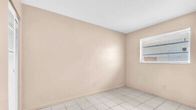 6116 SW 39th St in Miramar, FL - Building Photo - Building Photo