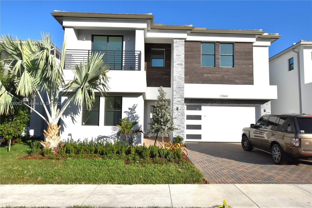17064 Teton River Rd in Boca Raton, FL - Building Photo