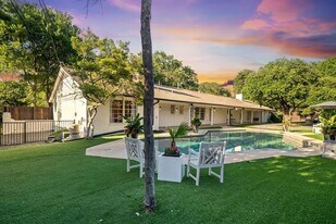 4336 Irvin Simmons Dr in Dallas, TX - Building Photo