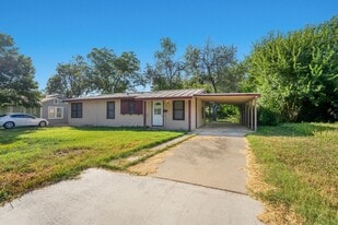 138 Mc Dougal Ave in San Antonio, TX - Building Photo