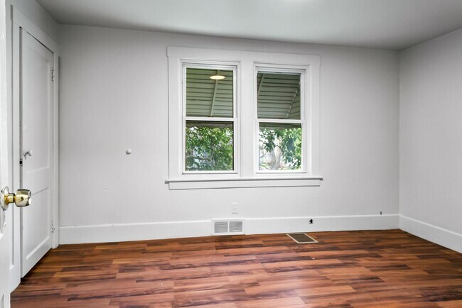 44 Euclid Ave in Pontiac, MI - Building Photo - Building Photo