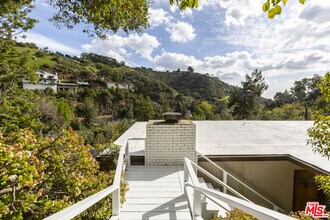 2470 Zorada Dr in Los Angeles, CA - Building Photo - Building Photo