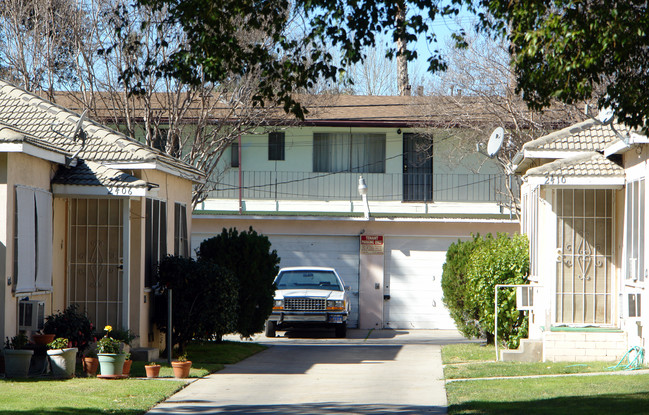 2402-2410 N E St in San Bernardino, CA - Foto de edificio - Building Photo