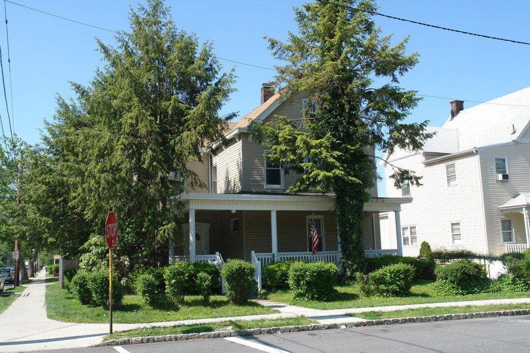 123 Gordon St in Perth Amboy, NJ - Foto de edificio