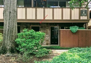 2574 Marilee Ln-Unit -19 in Houston, TX - Building Photo - Building Photo