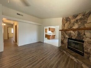 3516 Via Capilla in Bakersfield, CA - Foto de edificio - Building Photo