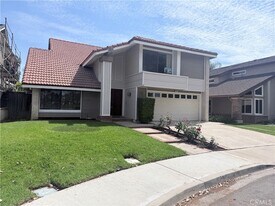 46 Christamon W in Irvine, CA - Building Photo