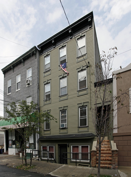 400 2nd St in Jersey City, NJ - Building Photo