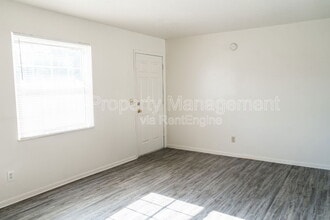 3104 E Governor John Sevier Hwy in Knoxville, TN - Building Photo - Building Photo