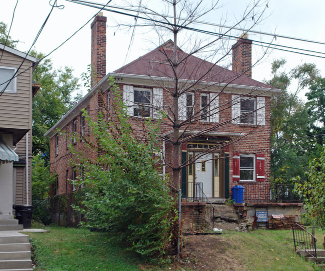 1321 Laidlaw Ave in Cincinnati, OH - Foto de edificio - Building Photo