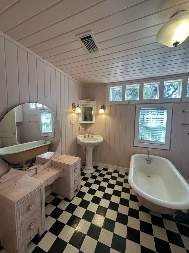 9295 US-290 in Brenham, TX - Foto de edificio - Building Photo