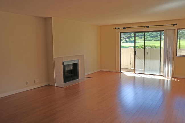 2639 Pirineos Way in Carlsbad, CA - Building Photo - Building Photo