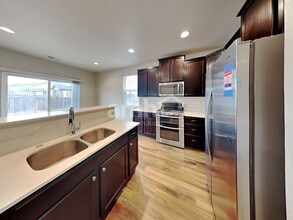 16602 NE 91st St in Vancouver, WA - Foto de edificio - Building Photo