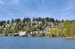 9032 NE Juanita Dr in Kirkland, WA - Building Photo