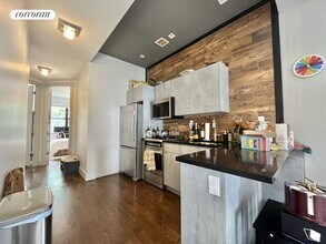 376 Graham Ave in Brooklyn, NY - Building Photo - Building Photo