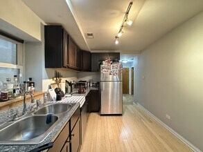 1636 W Ohio St, Unit 2 in Chicago, IL - Foto de edificio - Building Photo