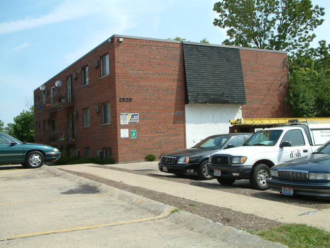 2532 Harrison Ave in Cincinnati, OH - Foto de edificio - Building Photo