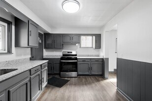 915 Woodward Ave in Mckees Rocks, PA - Building Photo