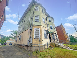 313 High St in New Britain, CT - Foto de edificio - Building Photo