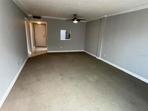 2700 Coconut Bay Ln, Unit 423 in Sarasota, FL - Foto de edificio - Building Photo