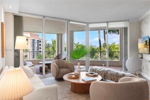 705 Crandon Blvd in Key Biscayne, FL - Building Photo