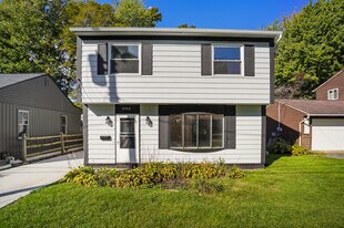 5758 Beech Dr in Mentor On The Lake, OH - Building Photo