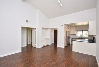 7318 Paseo Verde in Carlsbad, CA - Building Photo - Building Photo
