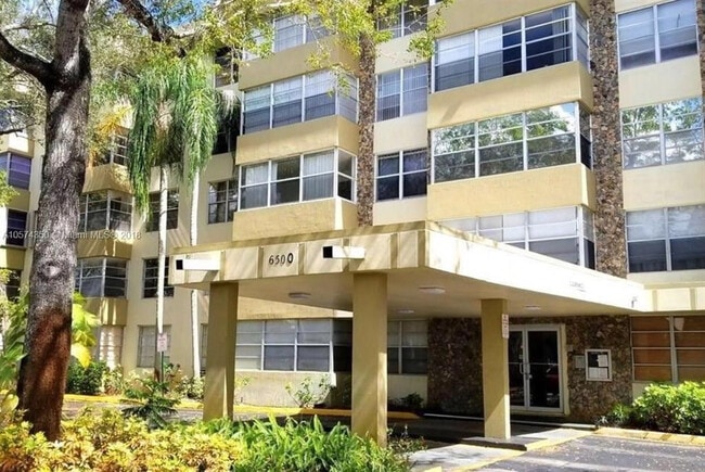 6600 Cypress Rd in Plantation, FL - Building Photo - Building Photo
