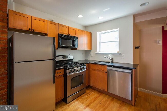 1538 Christian St in Philadelphia, PA - Building Photo - Building Photo
