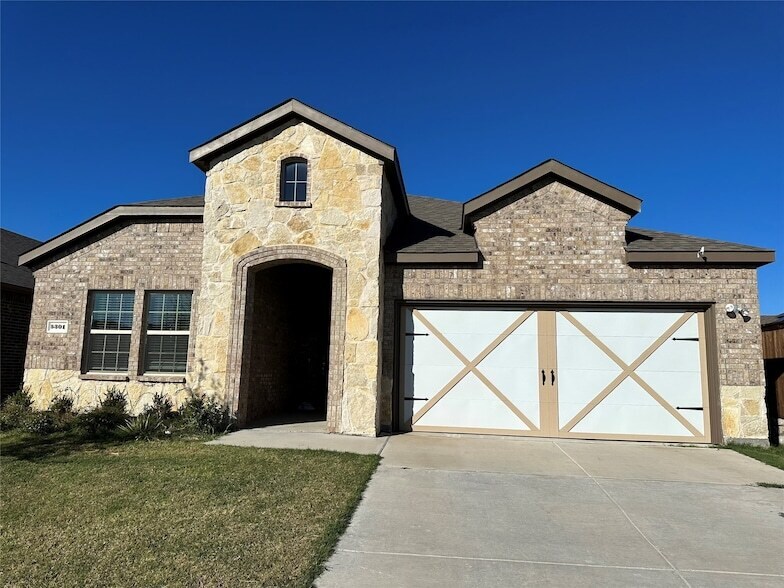 5301 Austen Ave in Krugerville, TX - Building Photo