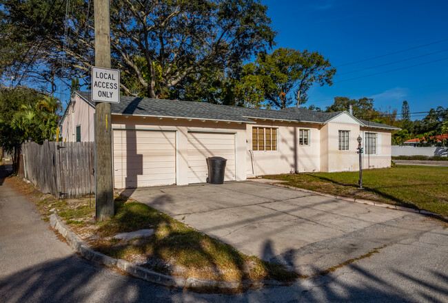 The Magdalena in St. Petersburg, FL - Building Photo - Primary Photo